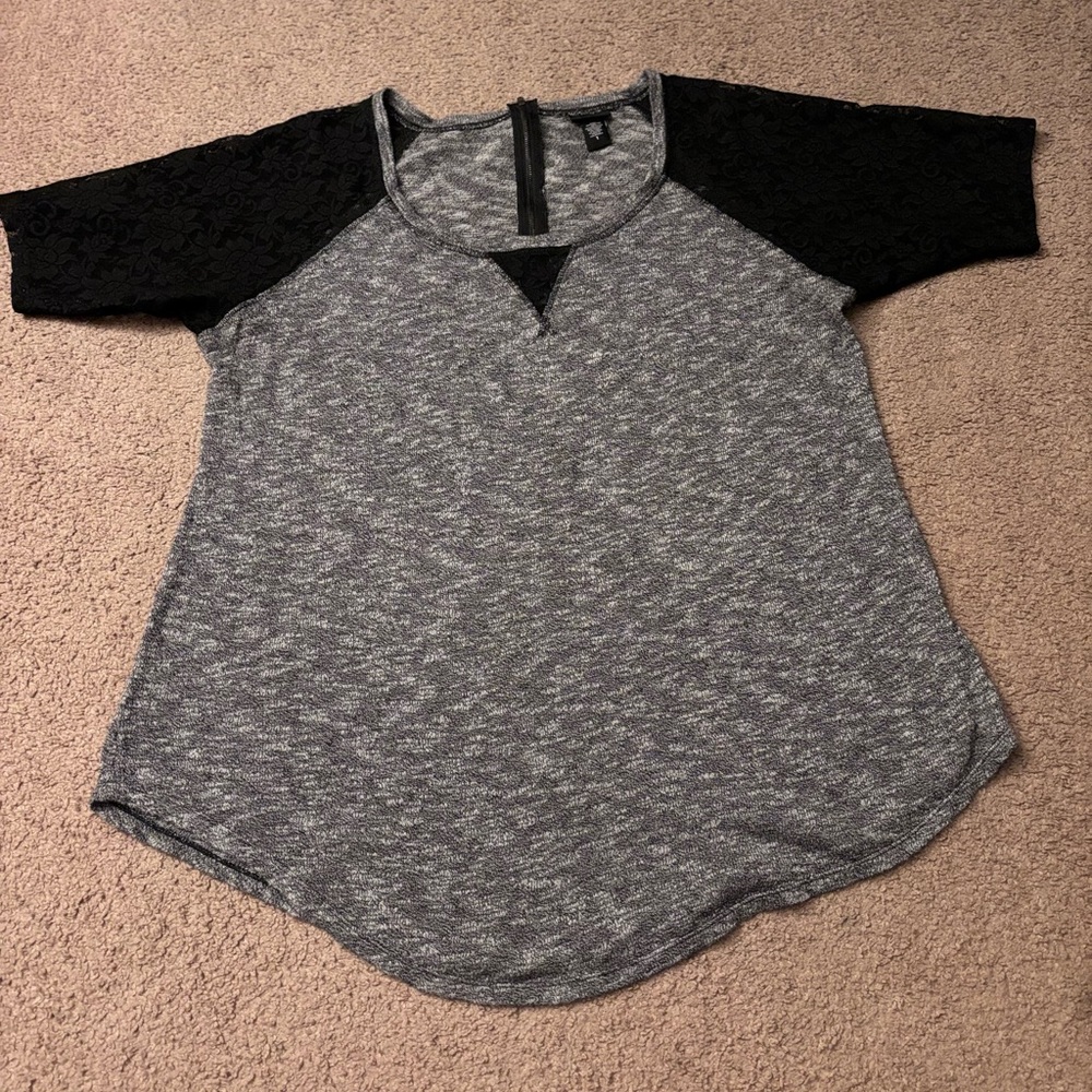 Torrid Knit Lace Raglan Tee Gray Black Size 1 women’s Top blouse